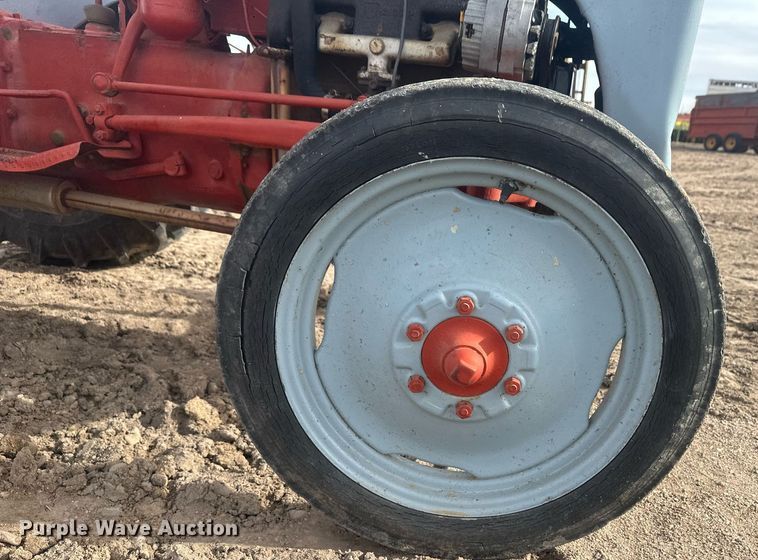 image for item IU9241 Ford  tractor