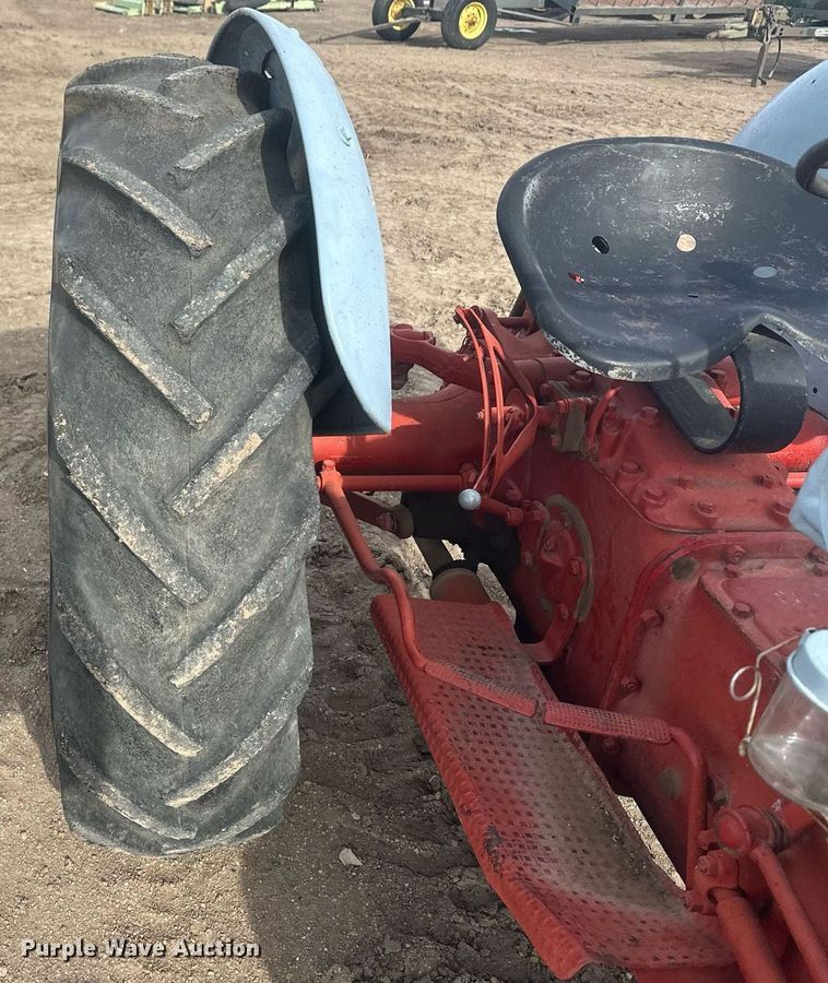 image for item IU9241 Ford  tractor