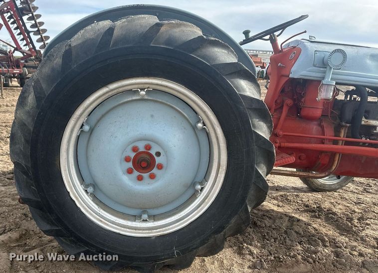 image for item IU9241 Ford  tractor