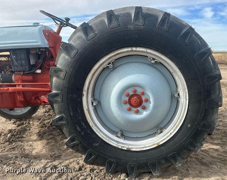 image for item IU9241 Ford  tractor