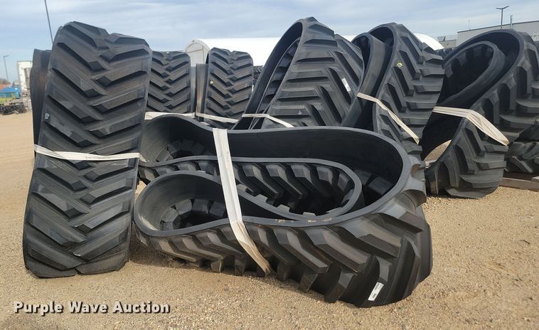 image for item JW9518 (2) Camso 5500 rubber tracks