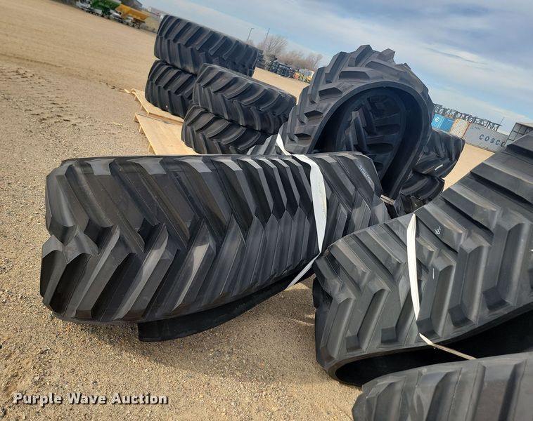 image for item JW9518 (2) Camso 5500 rubber tracks