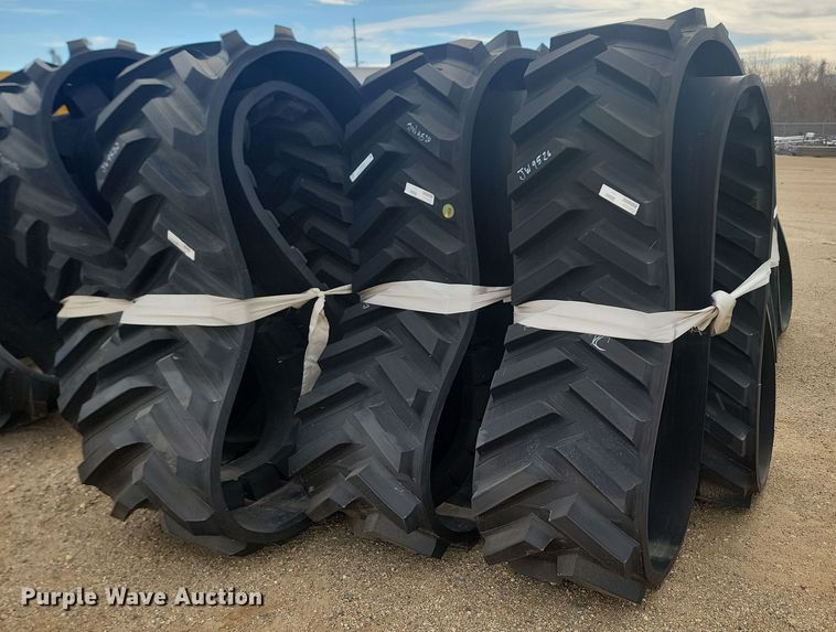 image for item JW9520 (2) Camso 5500 rubber tracks