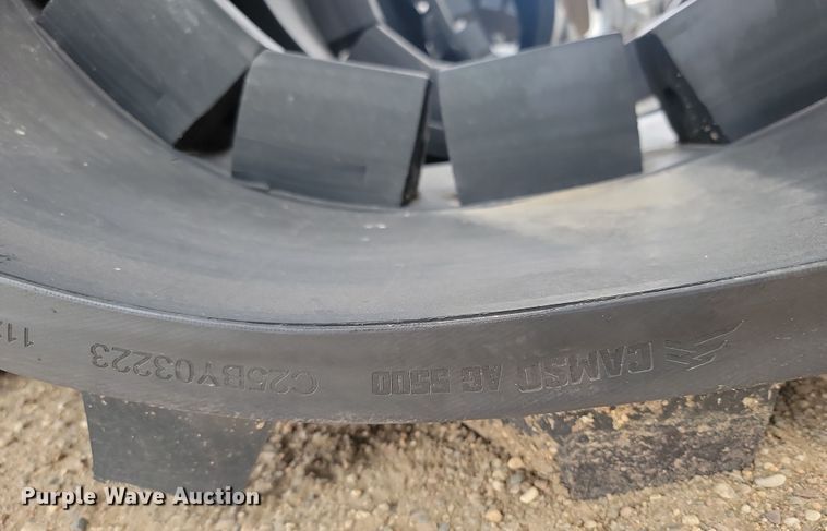 image for item JW9520 (2) Camso 5500 rubber tracks