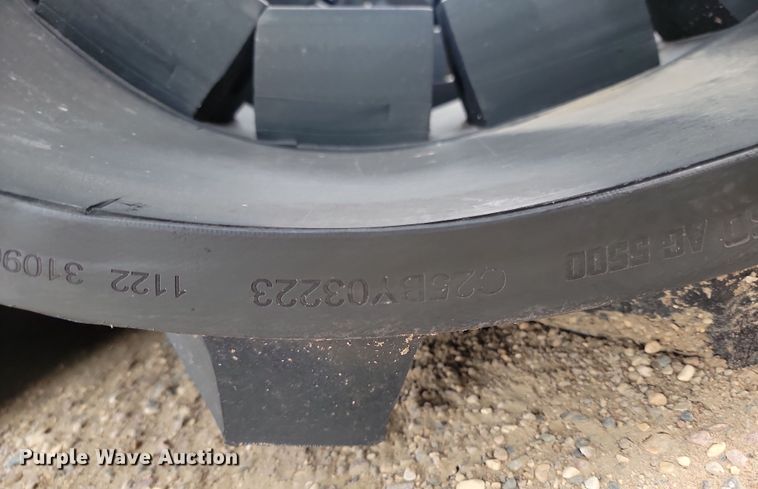 image for item JW9520 (2) Camso 5500 rubber tracks
