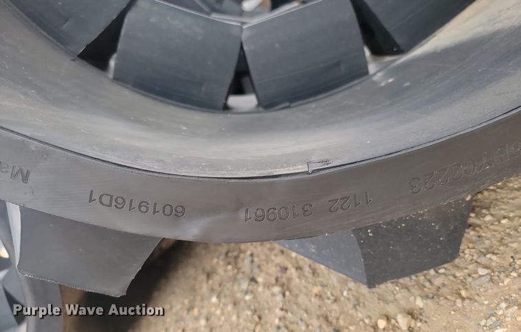 image for item JW9520 (2) Camso 5500 rubber tracks