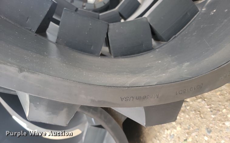 image for item JW9520 (2) Camso 5500 rubber tracks