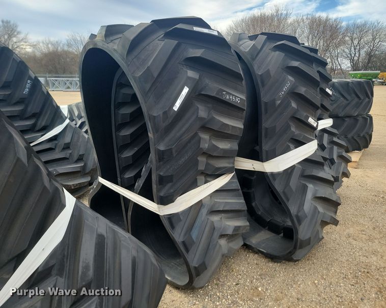 image for item JW9522 (2) Camso 5500 rubber tracks