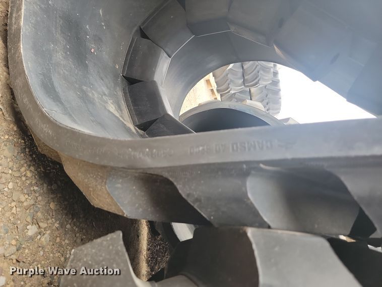 image for item JW9522 (2) Camso 5500 rubber tracks