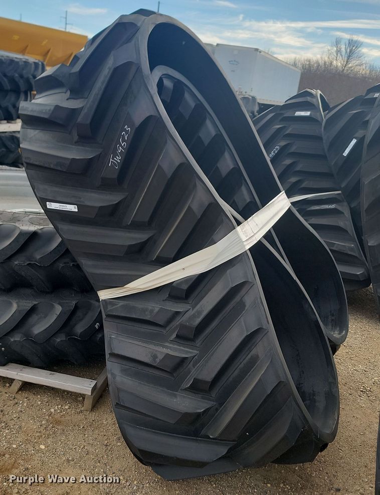 image for item JW9523 (2) Camso 5500 rubber tracks