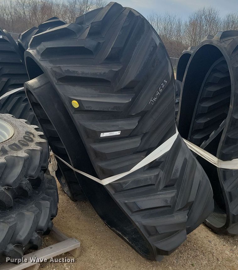 image for item JW9523 (2) Camso 5500 rubber tracks