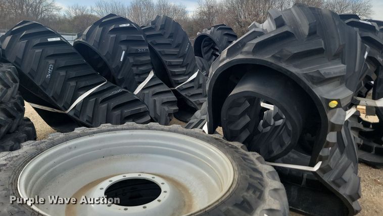 image for item JW9523 (2) Camso 5500 rubber tracks