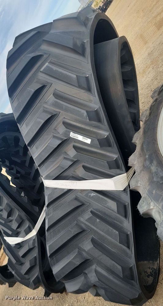 image for item JW9523 (2) Camso 5500 rubber tracks