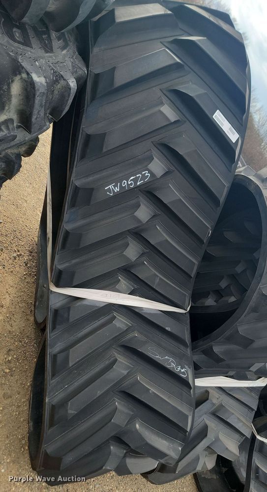 image for item JW9523 (2) Camso 5500 rubber tracks