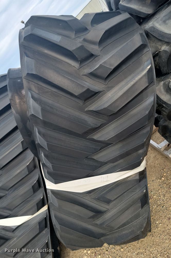 image for item JW9523 (2) Camso 5500 rubber tracks