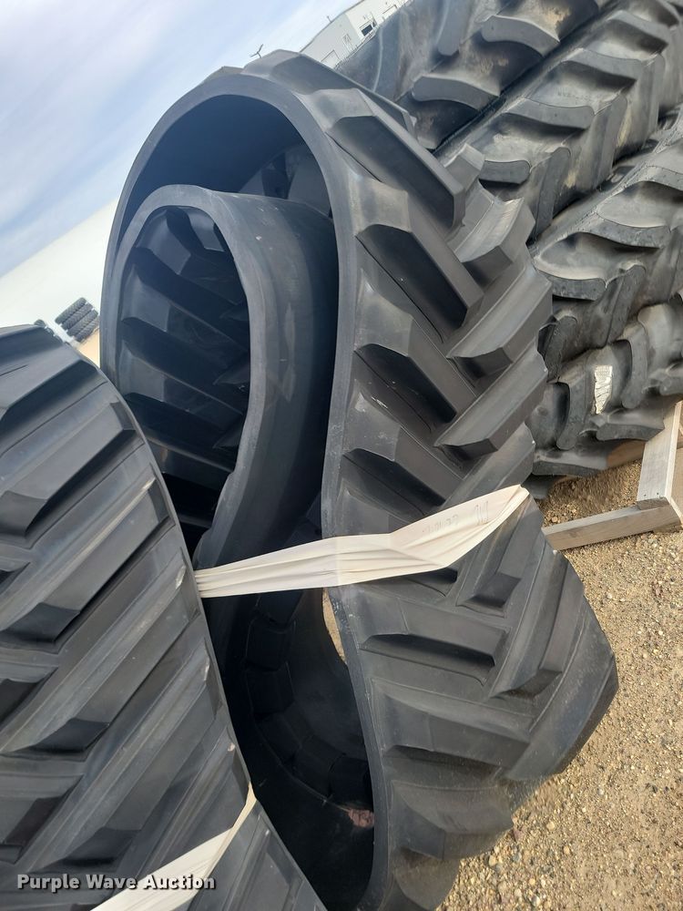 image for item JW9523 (2) Camso 5500 rubber tracks