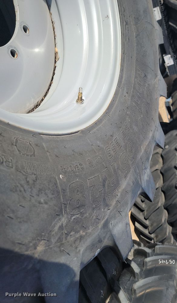 image for item JW9538 (2) Michelin Mach x Bib 600/65R28 tires and wheels