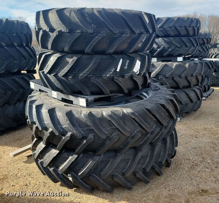 image for item JW9541 (4) Michelin Agribib 2 tires and wheels