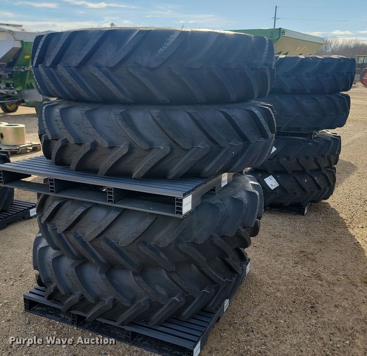 image for item JW9544 (4) Michelin Yieldbib VF 380/85R34 tires and wheels