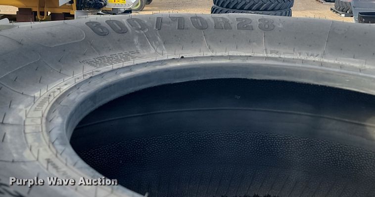 image for item JW9561 (4) Firestone 600/70R28 tires