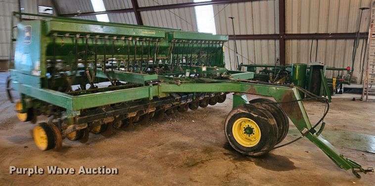 image for item KG9535 John Deere 750  grain drill