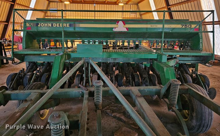 image for item KG9535 John Deere 750  grain drill
