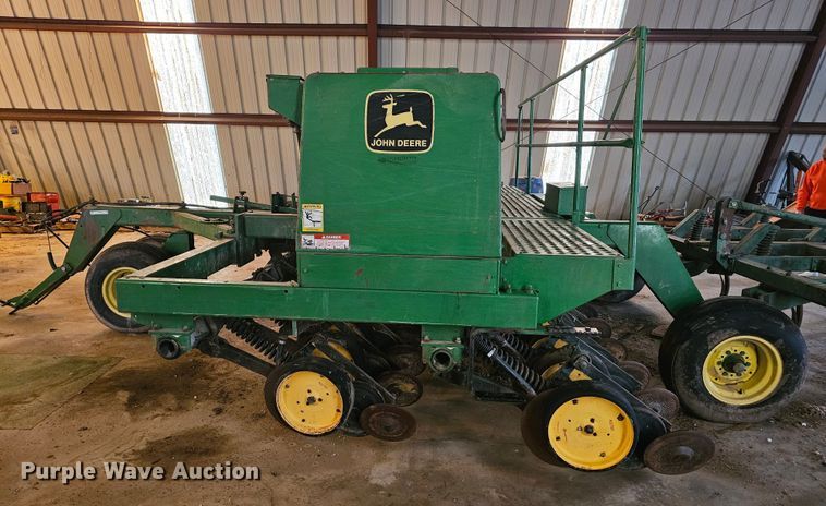 image for item KG9535 John Deere 750  grain drill