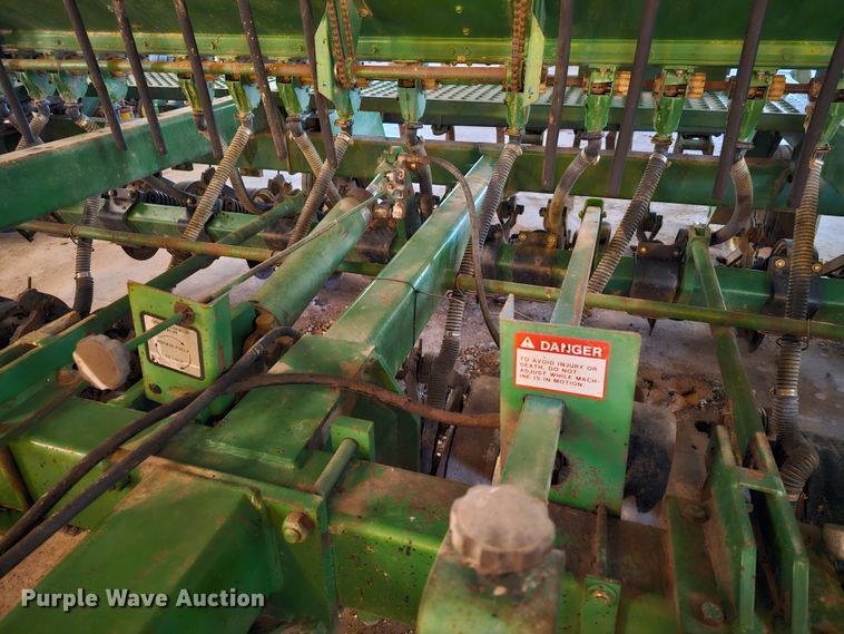 image for item KG9535 John Deere 750  grain drill