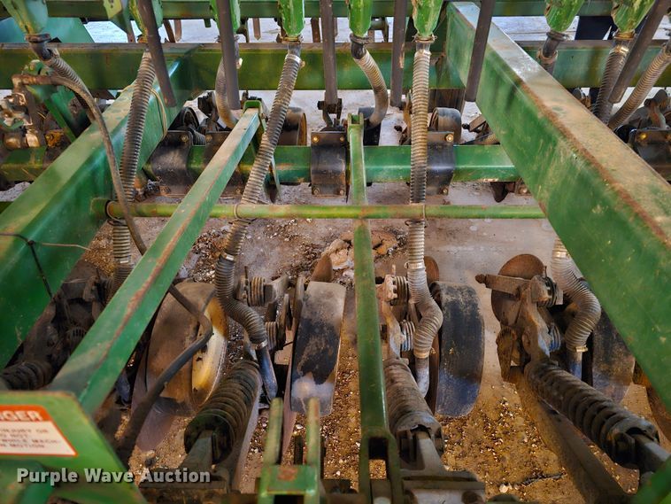 image for item KG9535 John Deere 750  grain drill