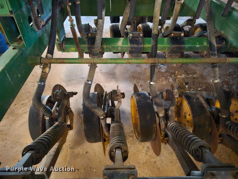 image for item KG9535 John Deere 750  grain drill