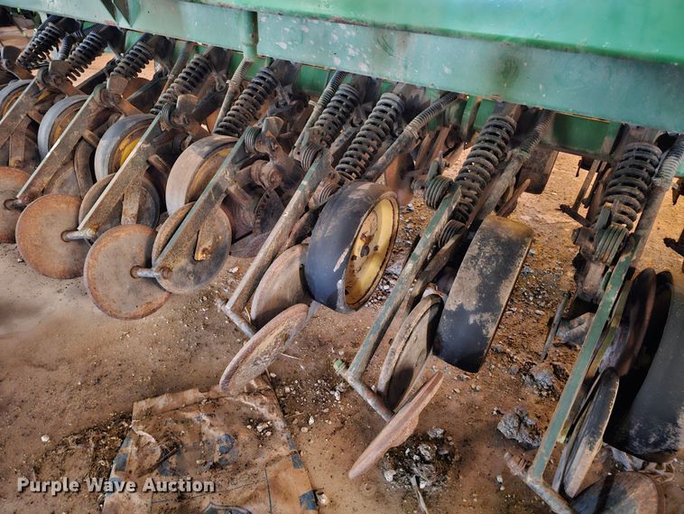 image for item KG9535 John Deere 750  grain drill