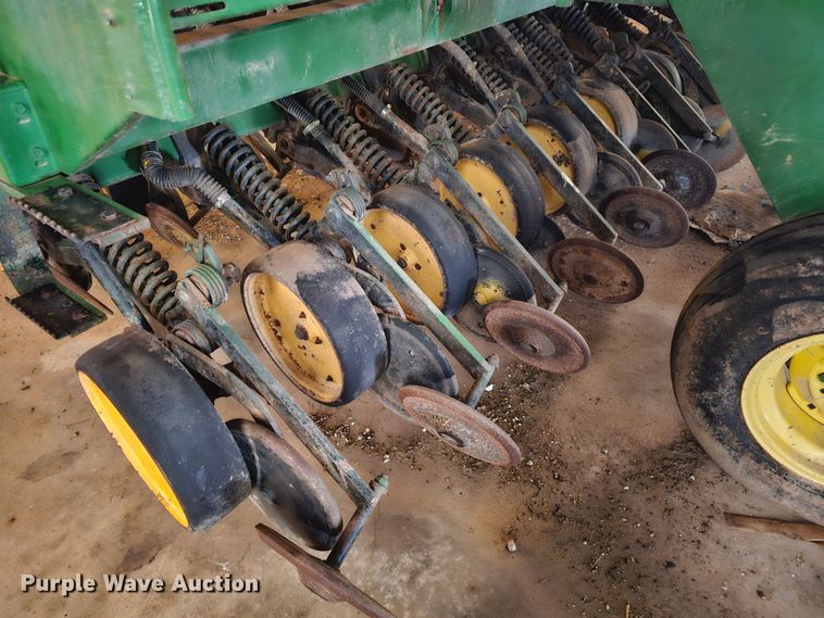 image for item KG9535 John Deere 750  grain drill