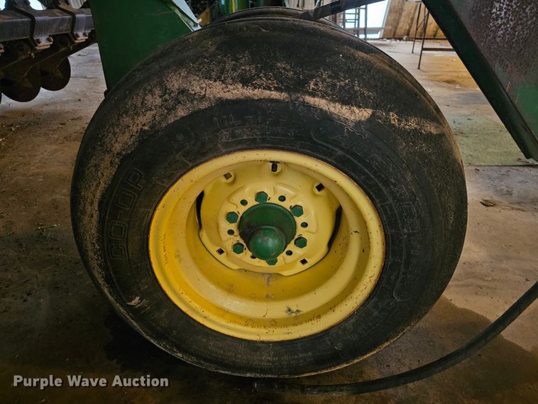 image for item KG9535 John Deere 750  grain drill