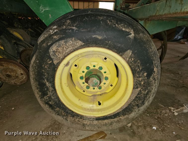 image for item KG9535 John Deere 750  grain drill