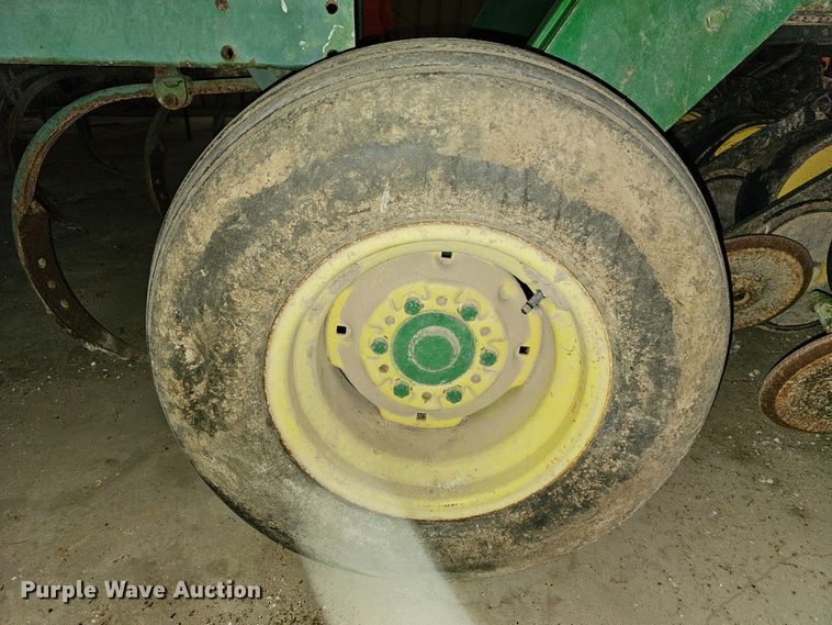 image for item KG9535 John Deere 750  grain drill