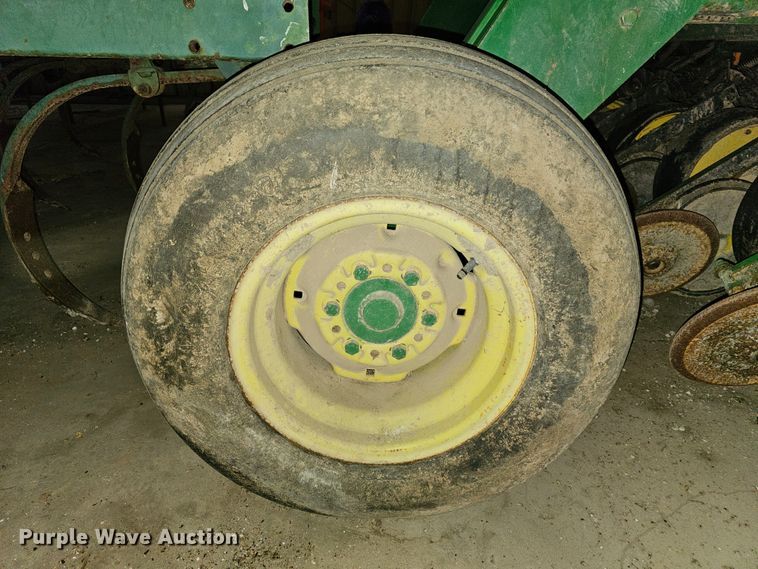 image for item KG9535 John Deere 750  grain drill