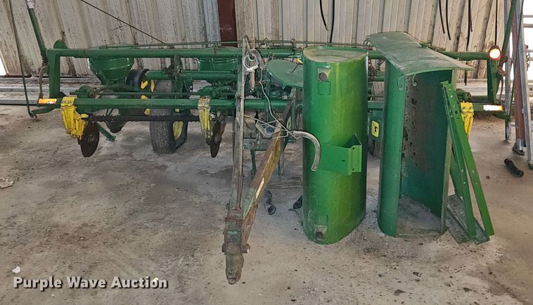 image for item KG9536 John Deere  planter