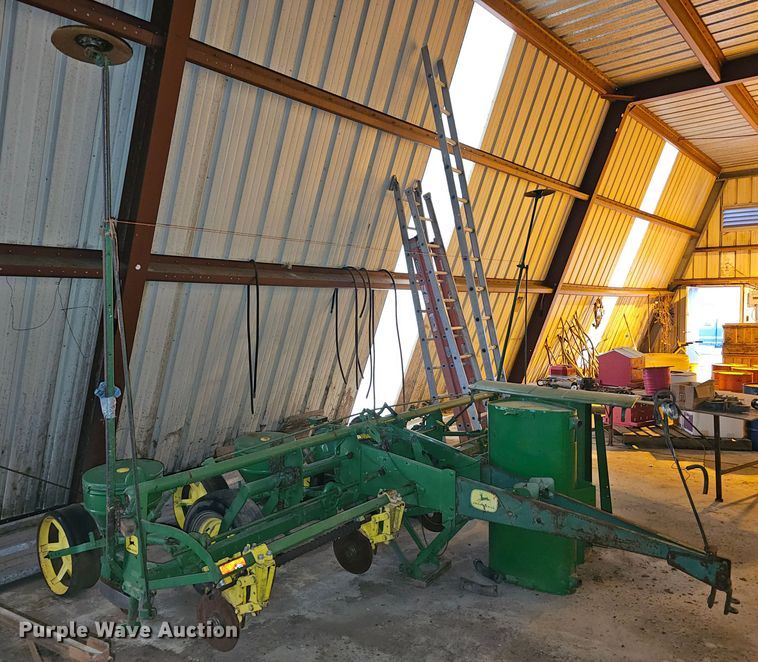 image for item KG9536 John Deere  planter