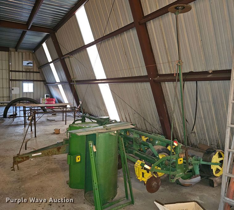 image for item KG9536 John Deere  planter