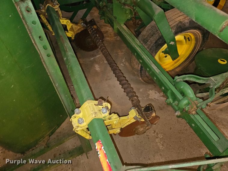 image for item KG9536 John Deere  planter
