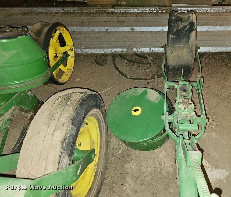 image for item KG9536 John Deere  planter