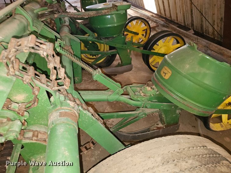 image for item KG9536 John Deere  planter