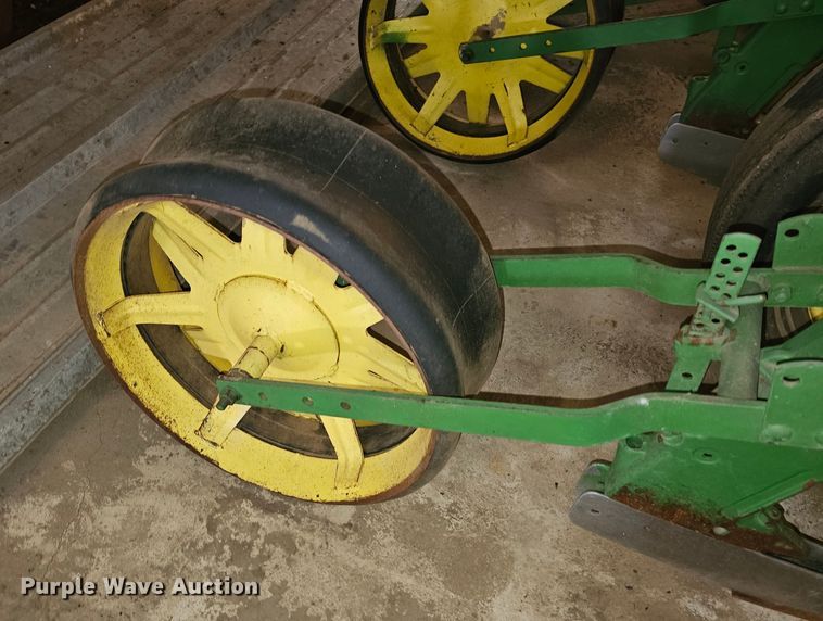image for item KG9536 John Deere  planter