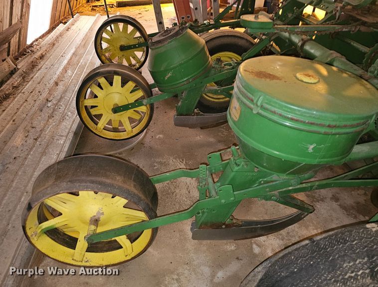 image for item KG9536 John Deere  planter
