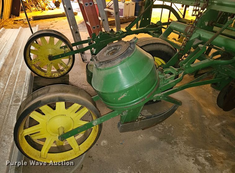 image for item KG9536 John Deere  planter