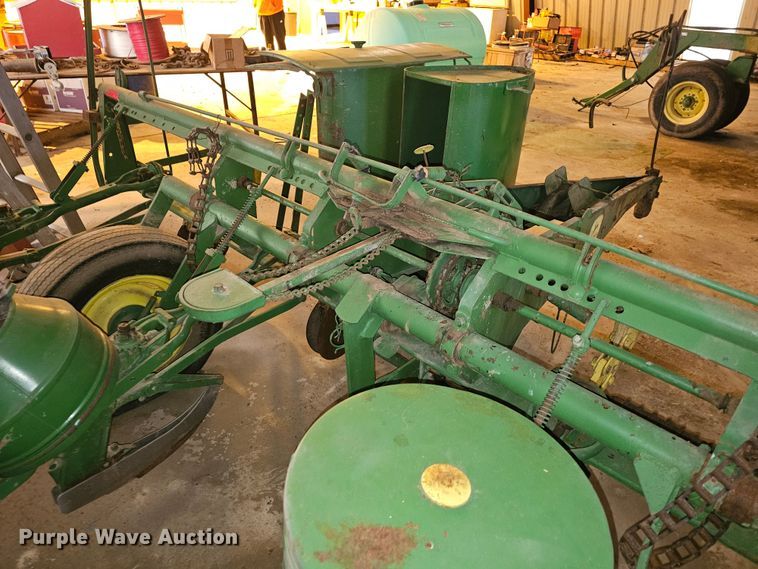 image for item KG9536 John Deere  planter