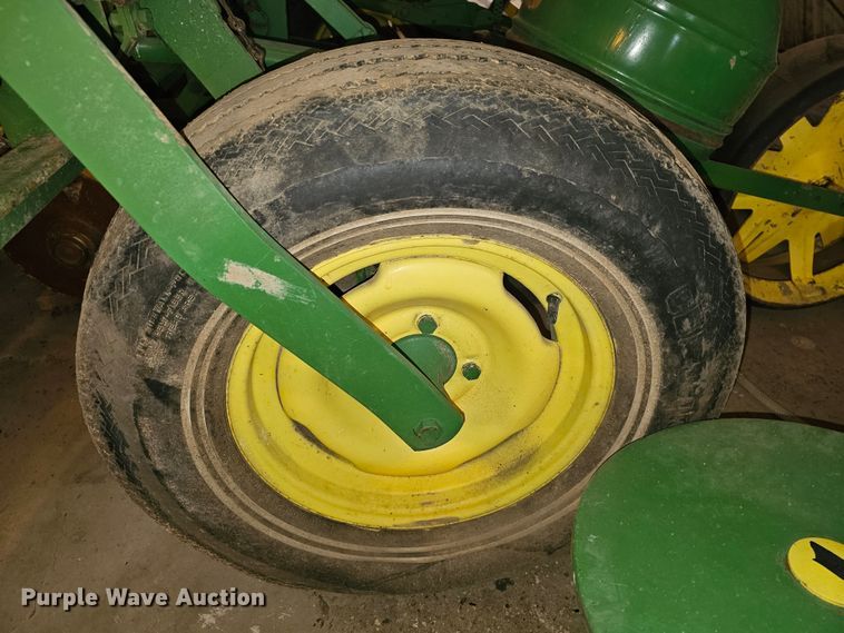 image for item KG9536 John Deere  planter