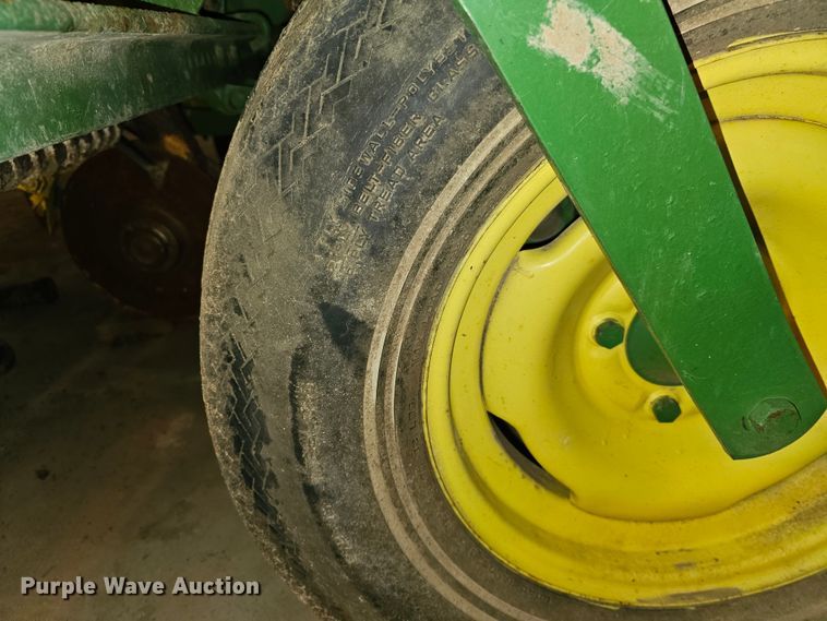 image for item KG9536 John Deere  planter