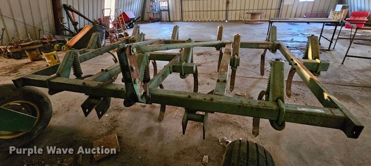 image for item KG9541 John Deere E1600  chisel