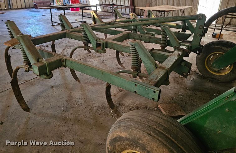 image for item KG9541 John Deere E1600  chisel